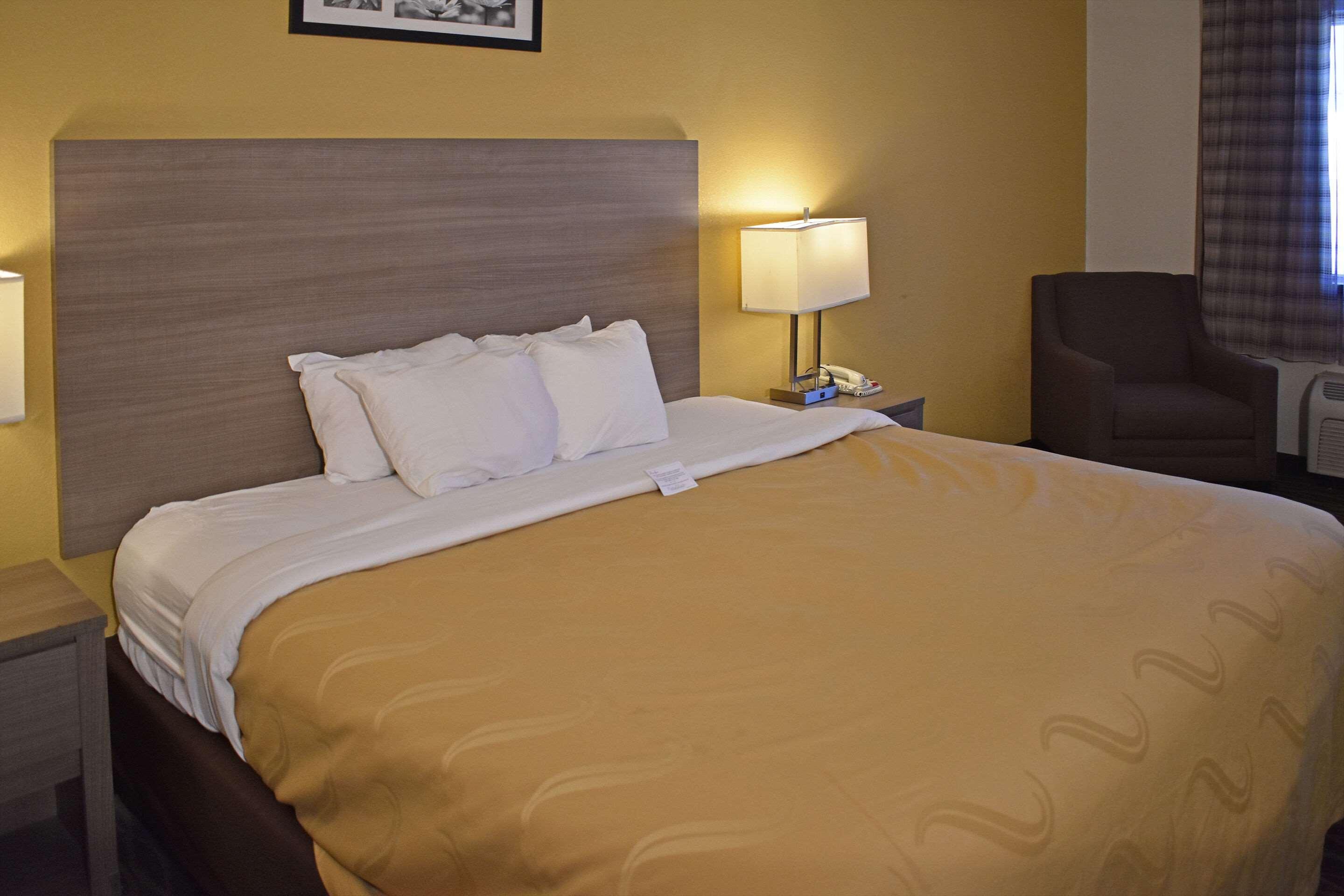 Quality Inn & Suites Kearneysville - Martinsburg Экстерьер фото