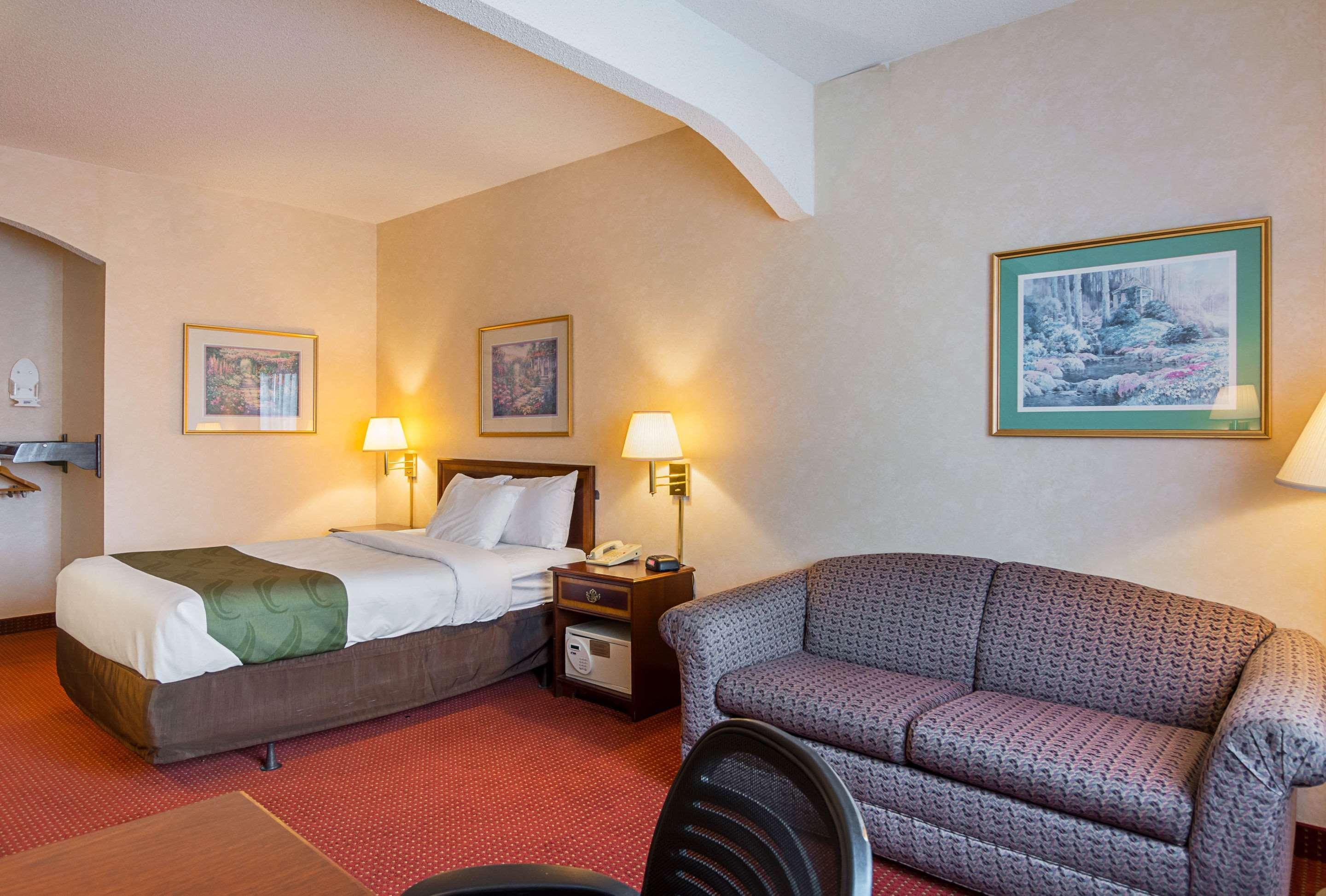 Quality Inn & Suites Kearneysville - Martinsburg Экстерьер фото