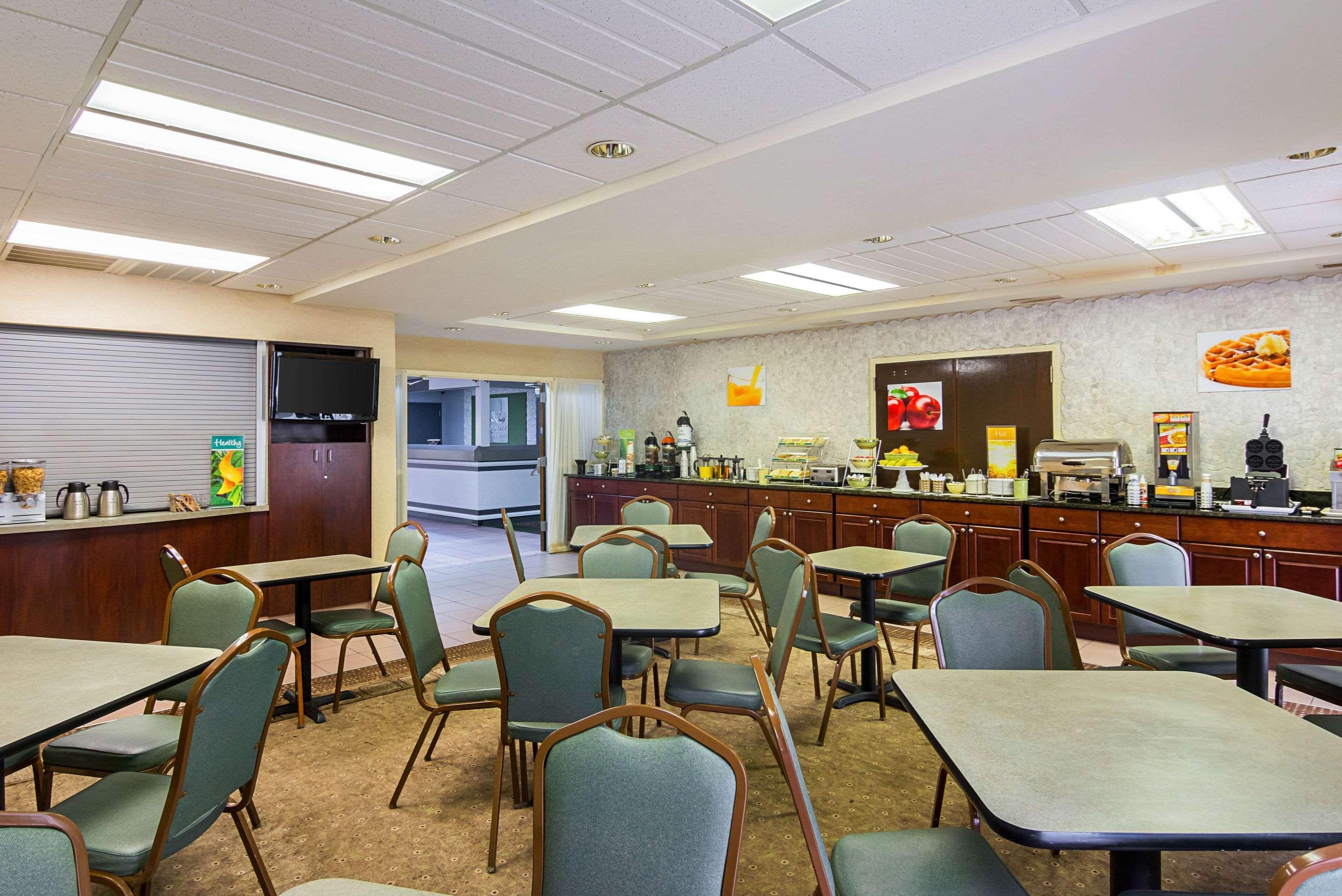 Quality Inn & Suites Kearneysville - Martinsburg Экстерьер фото