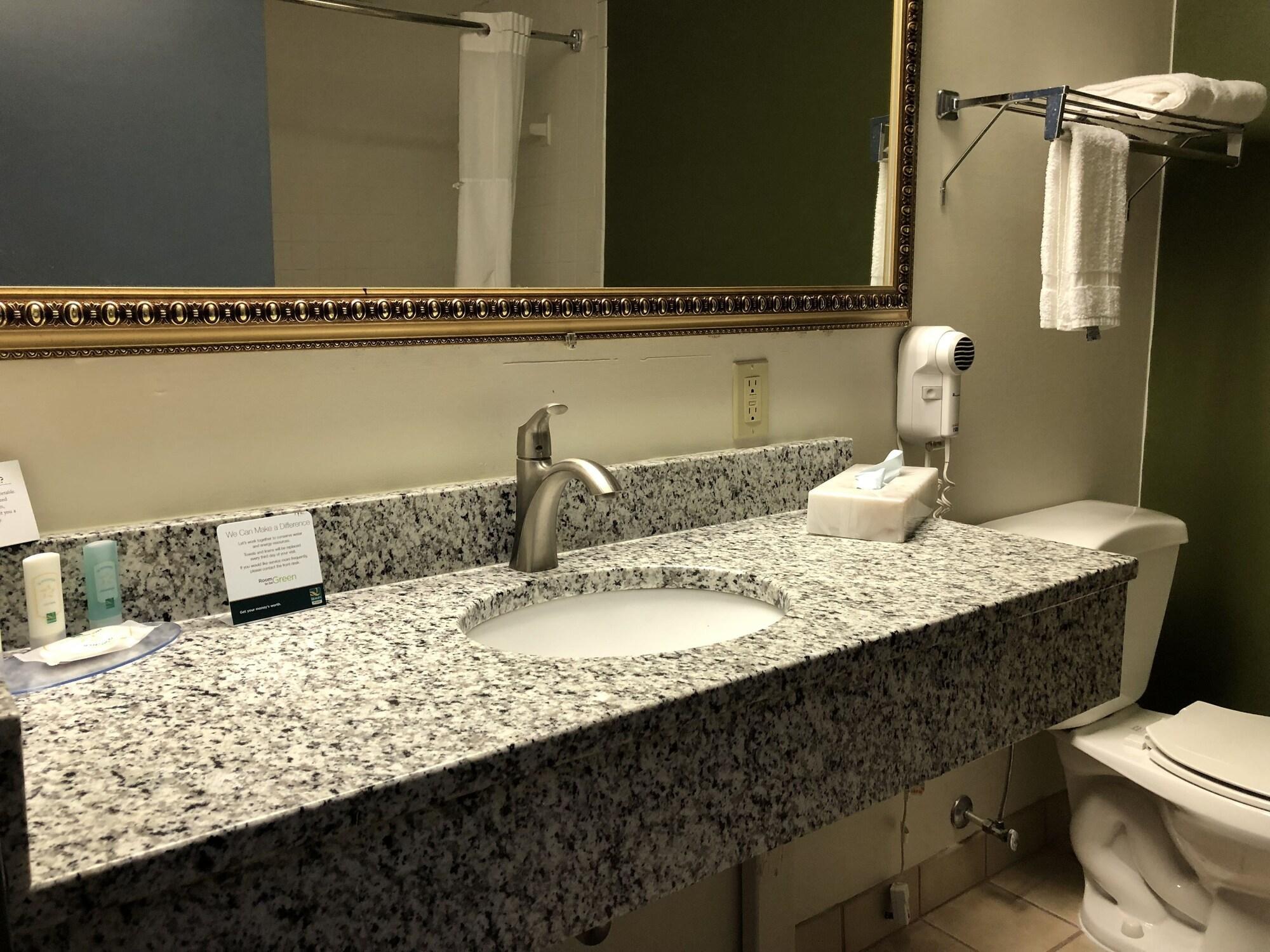 Quality Inn & Suites Kearneysville - Martinsburg Экстерьер фото