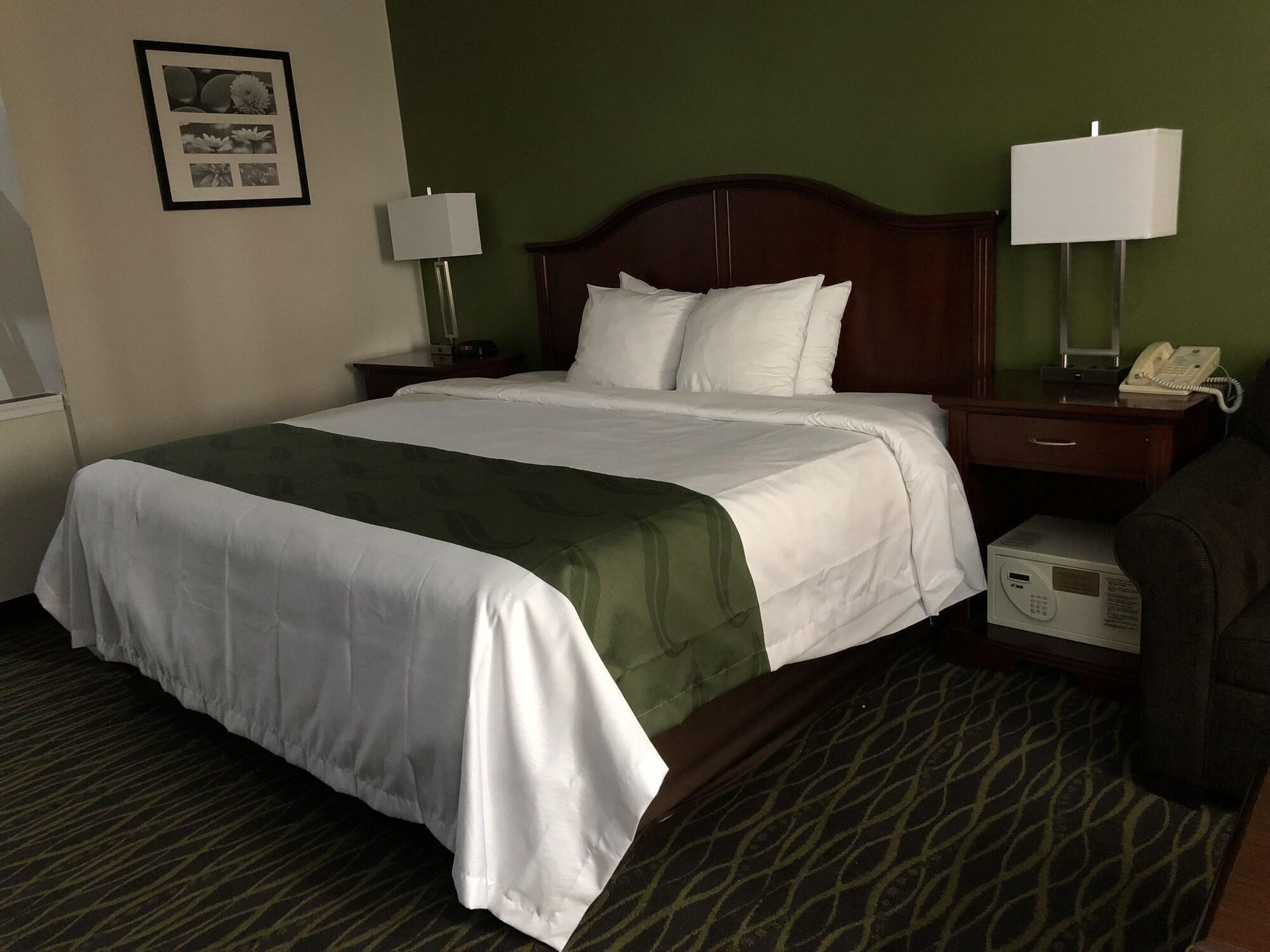 Quality Inn & Suites Kearneysville - Martinsburg Экстерьер фото