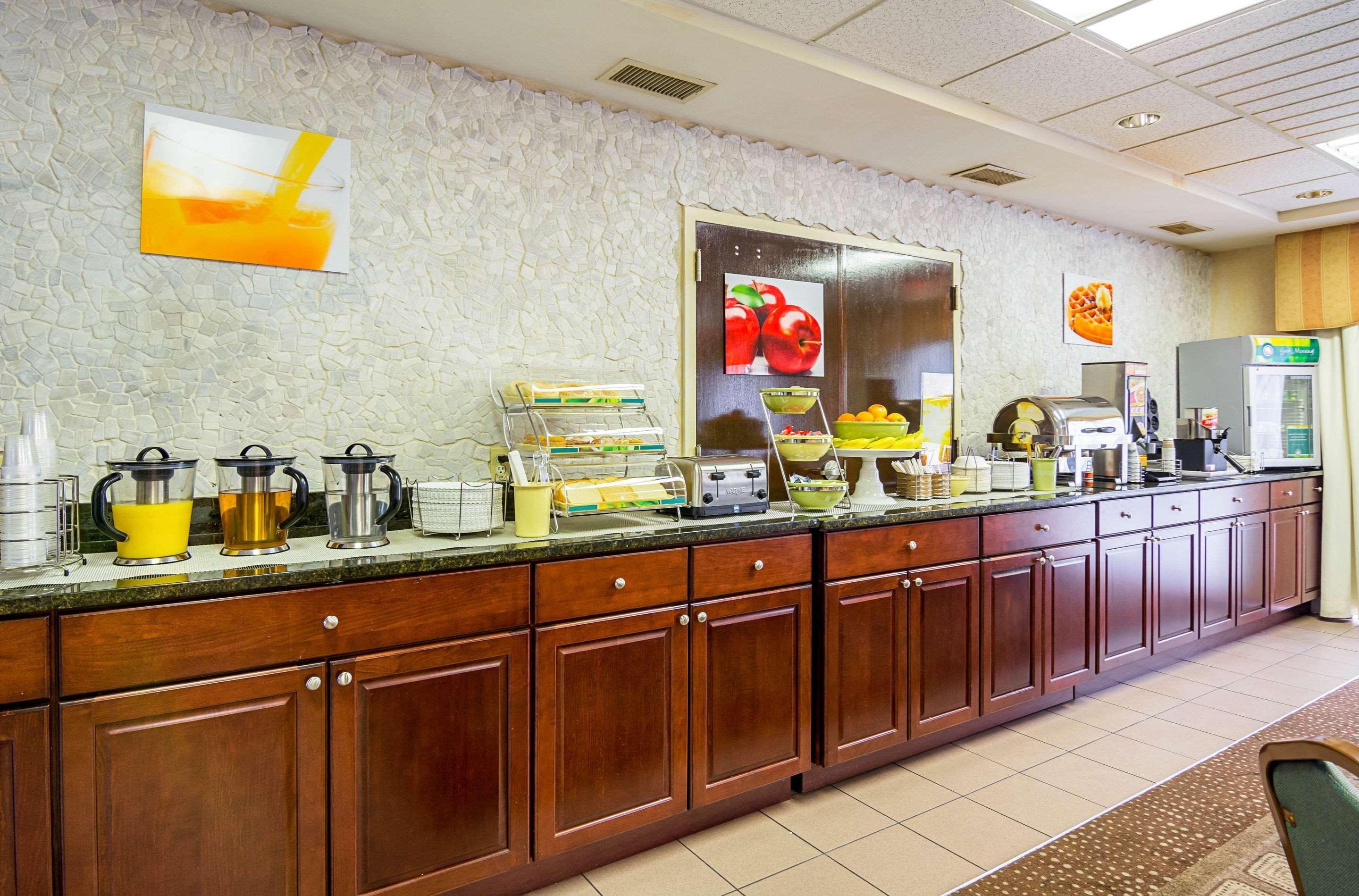 Quality Inn & Suites Kearneysville - Martinsburg Экстерьер фото