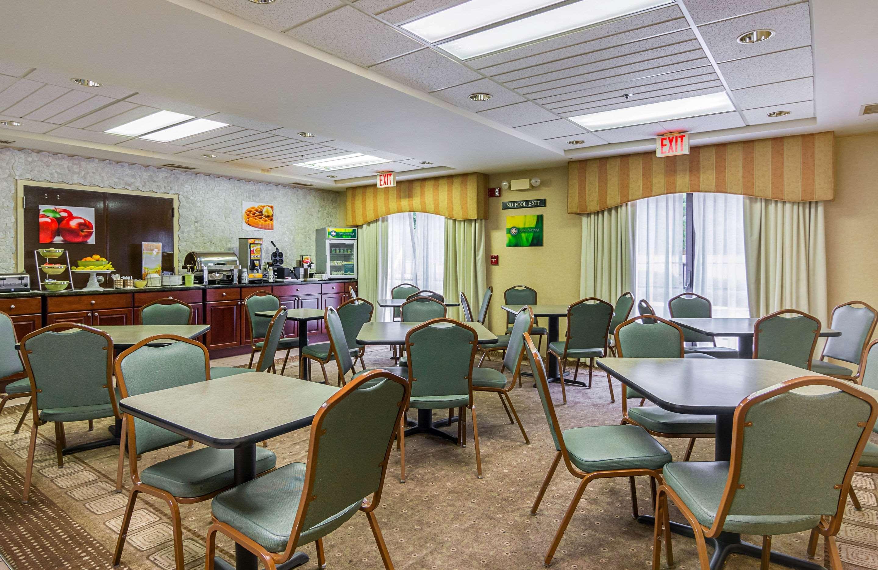 Quality Inn & Suites Kearneysville - Martinsburg Экстерьер фото