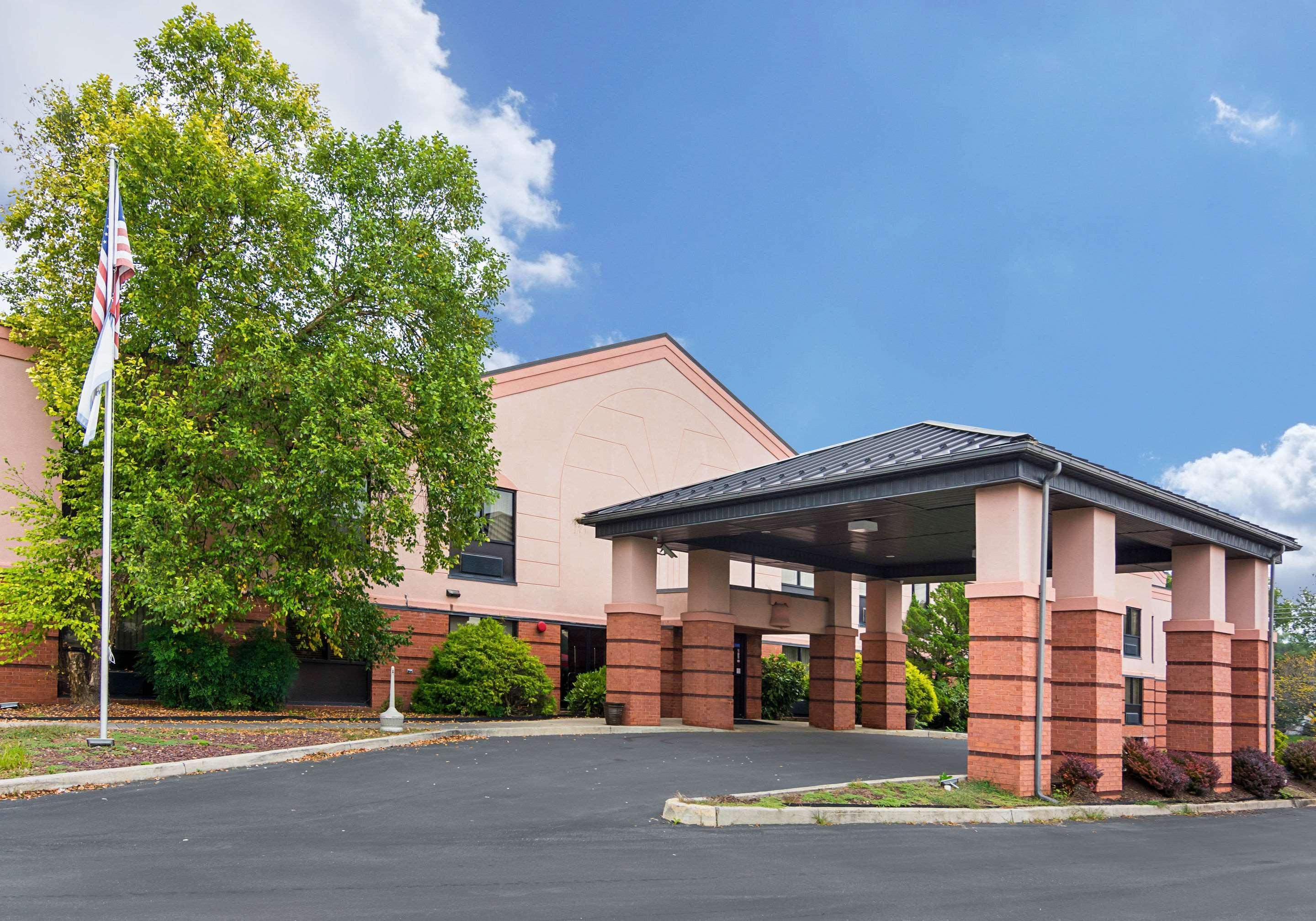 Quality Inn & Suites Kearneysville - Martinsburg Экстерьер фото