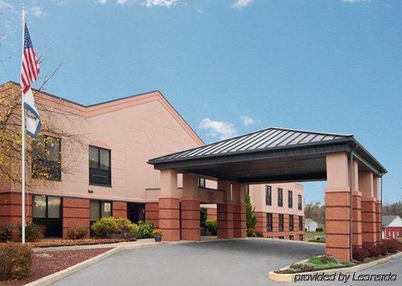 Quality Inn & Suites Kearneysville - Martinsburg Экстерьер фото